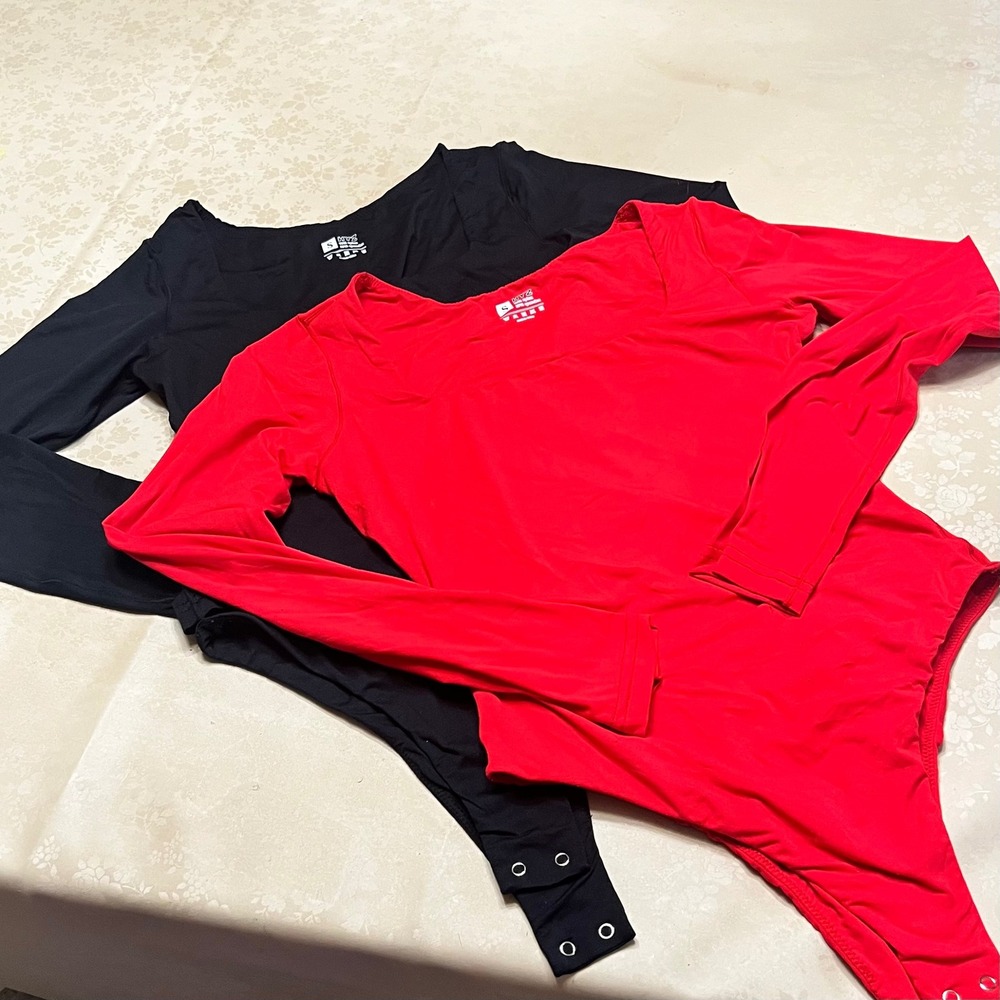 HYZ Lot of 2 Long Sleeve Bodysuits Square Neck Black and Red Snap Closure Small